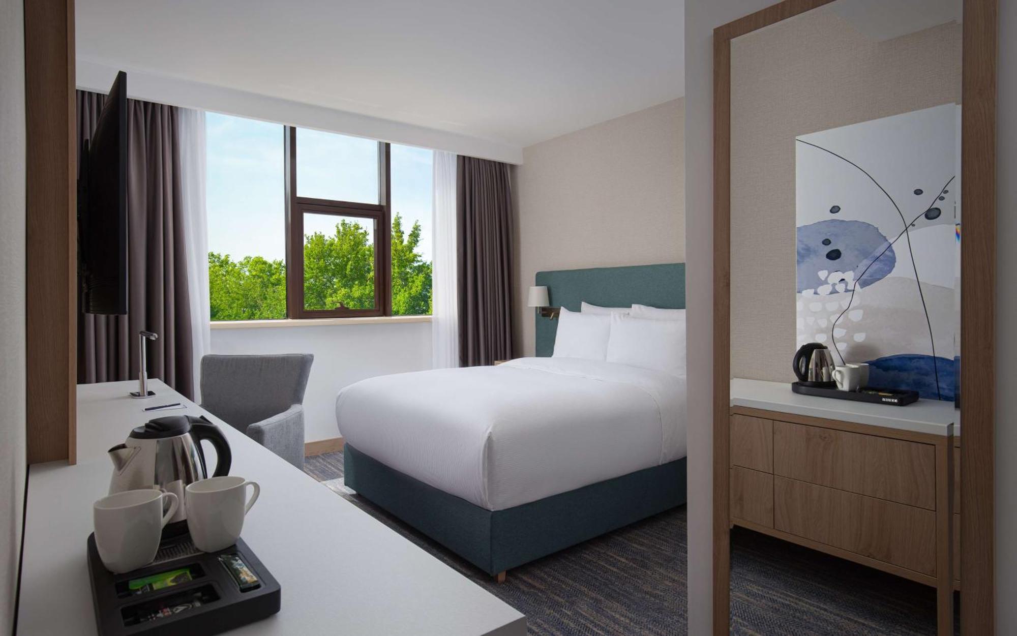 Hotel Doubletree By Hilton Schymkent Exterior foto