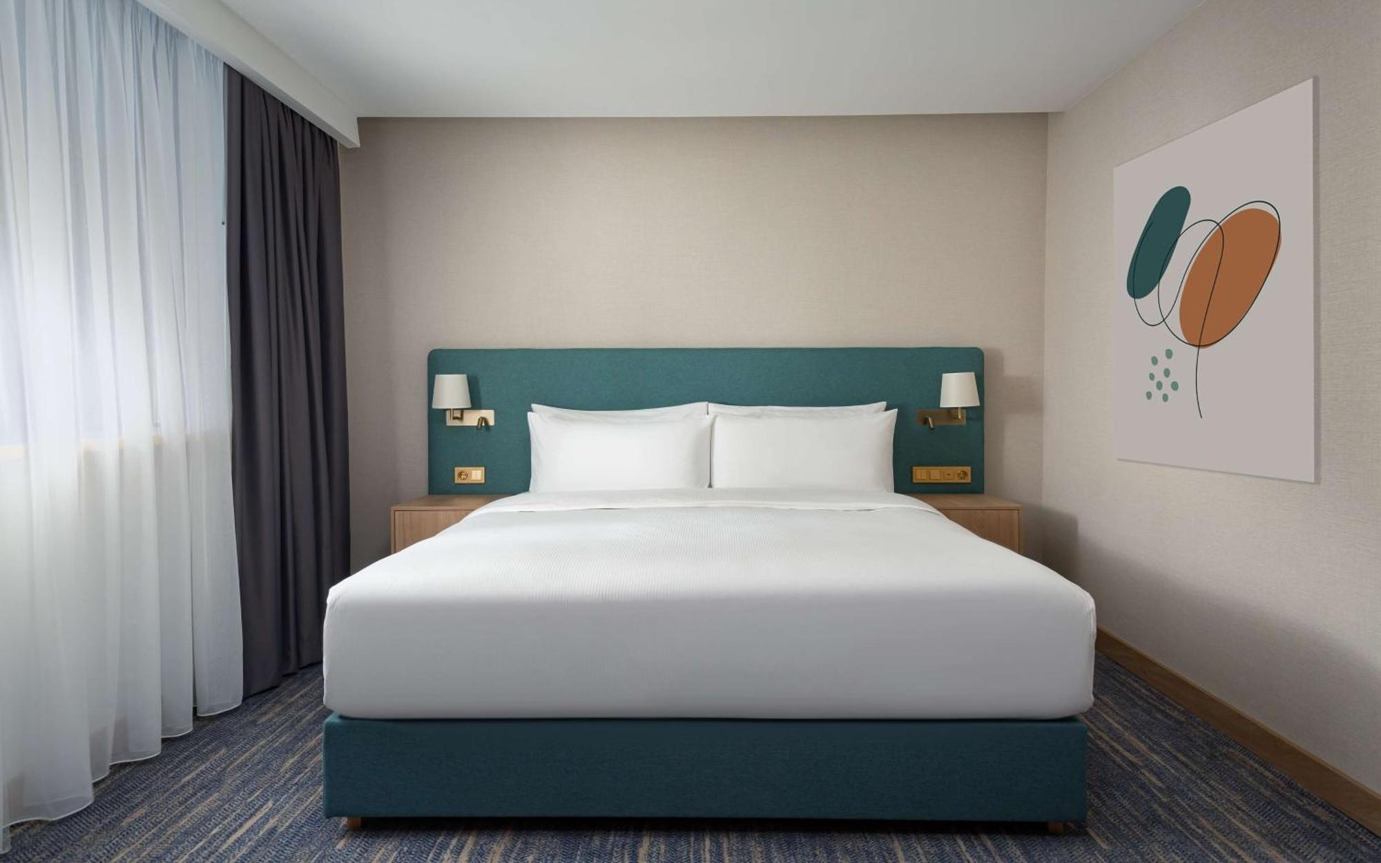 Hotel Doubletree By Hilton Schymkent Exterior foto