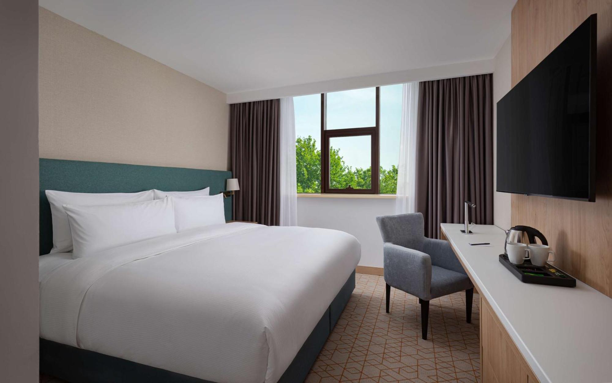 Hotel Doubletree By Hilton Schymkent Exterior foto