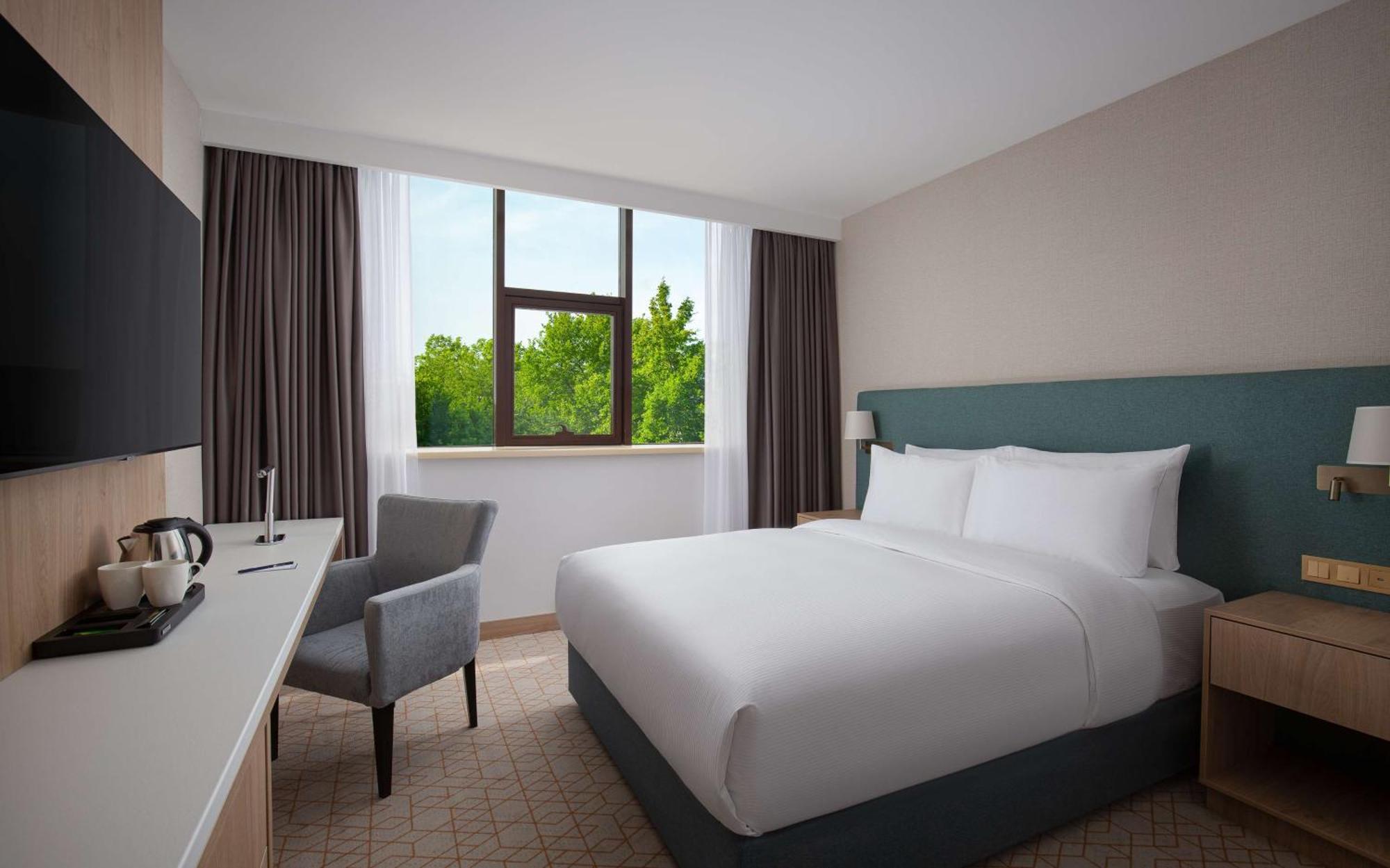 Hotel Doubletree By Hilton Schymkent Exterior foto