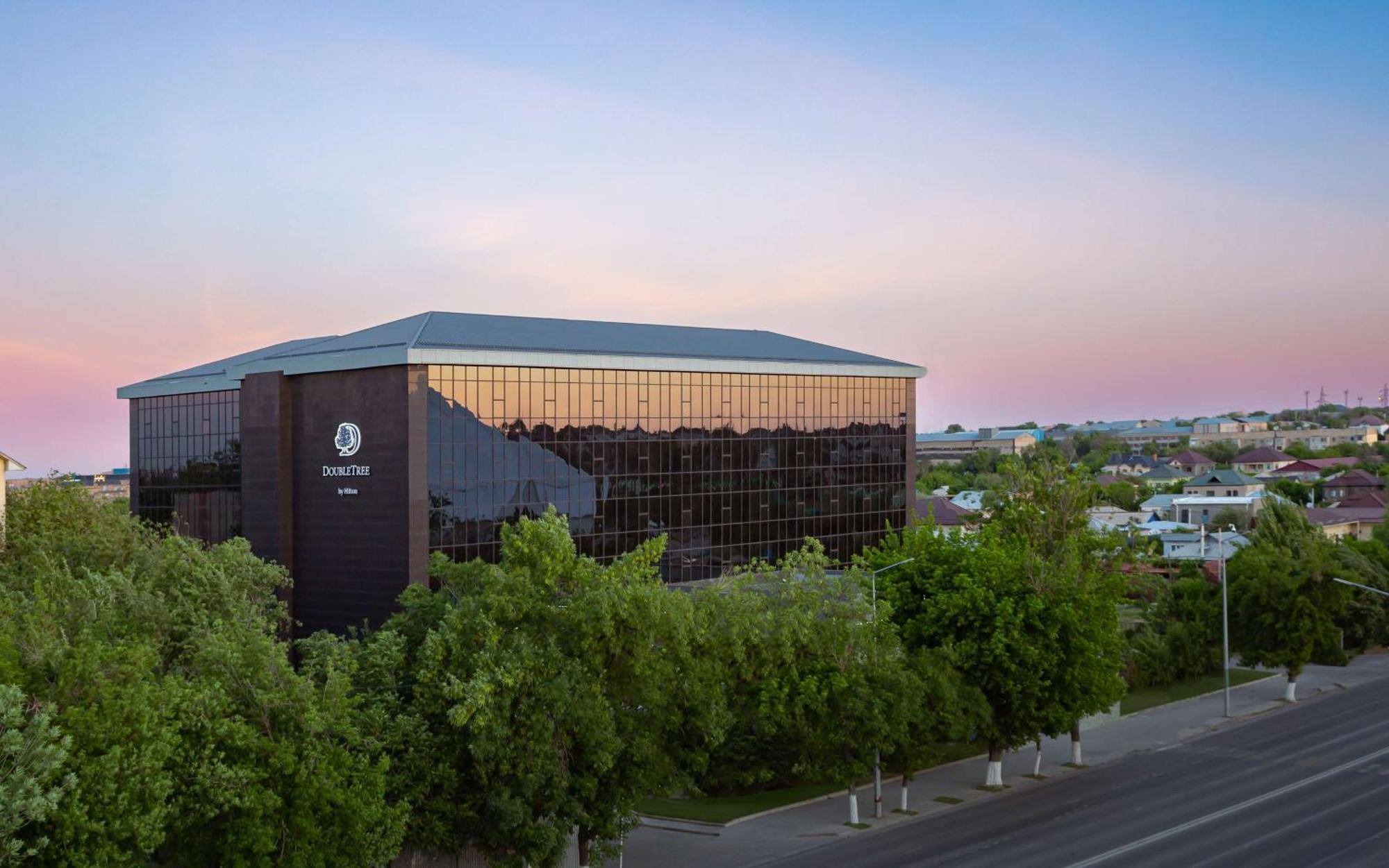Hotel Doubletree By Hilton Schymkent Exterior foto